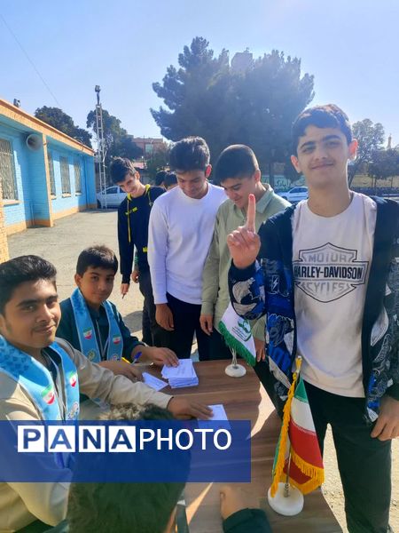 انتخابات شورای دانش آموزی در دبیرستان شاهد ابوذر غفاری نیشابور 