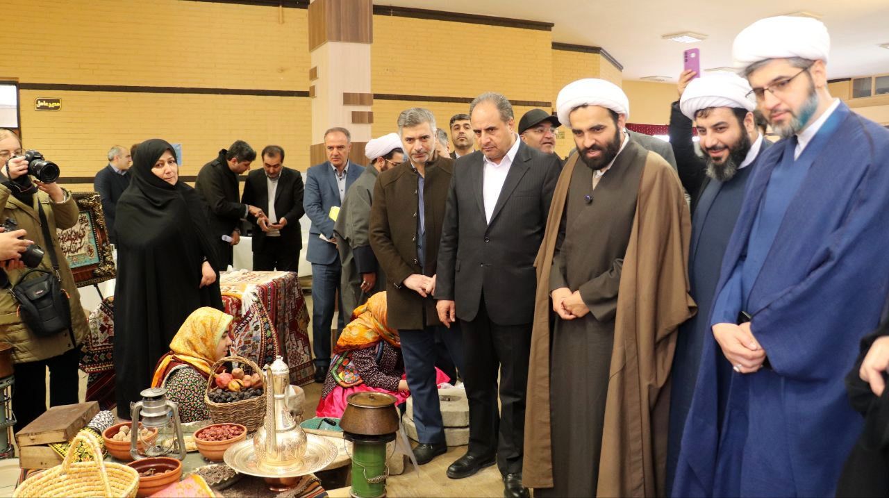بازدید معاون وزیر از نمایشگاه دستاوردهای کانون‌های فرهنگی و تربیتی استان آذربایجان‌شرقی