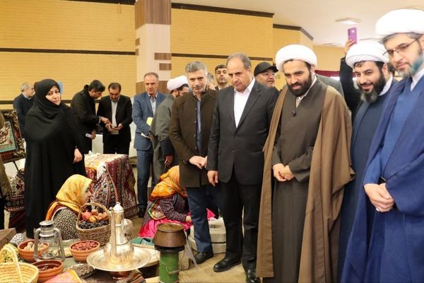 بازدید معاون وزیر از نمایشگاه دستاوردهای کانون‌های فرهنگی و تربیتی استان آذربایجان‌شرقی