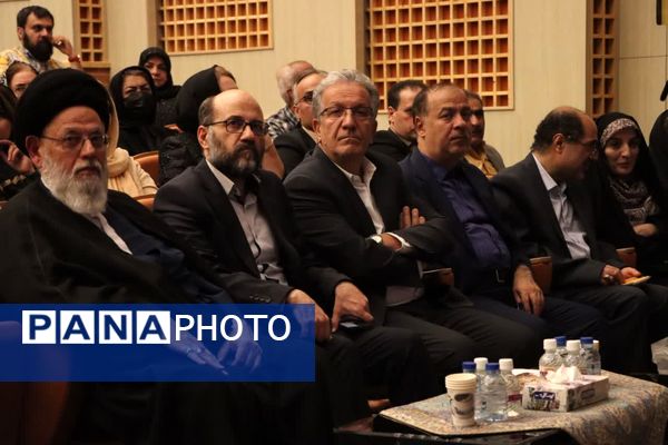 سند هویتی استاد ایرج افشار در یزد رونمایی شد