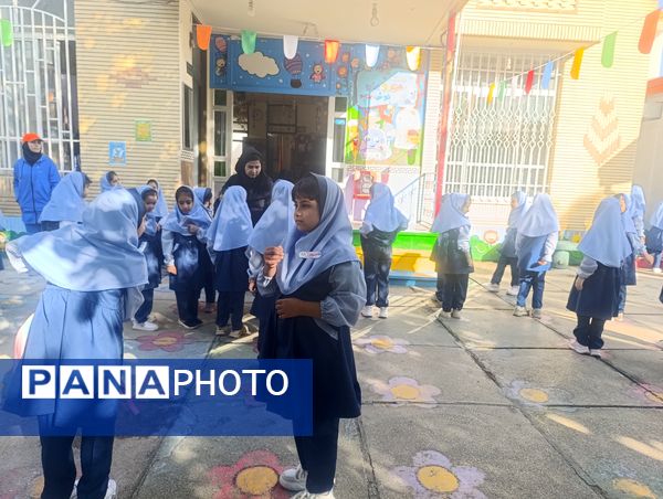 زنگ آغاز مهر در دبستان دخترانه مهر و ماه آشخانه 