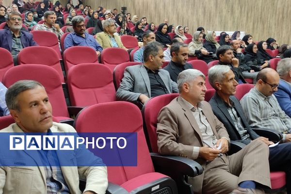 برگزاری جلسه انجمن اولیاء و مربیان دبیرستان نمونه دولتی فرزانگان شیروان