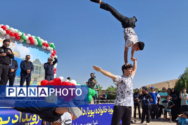 همایش پیاده‌روی خانوادگی در شیراز 