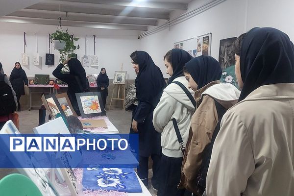 همدلی دانش‌آموزان، اولیاء و معلمان در جشن خلاقیت هنرستان کارآفرینان بهارستان دو