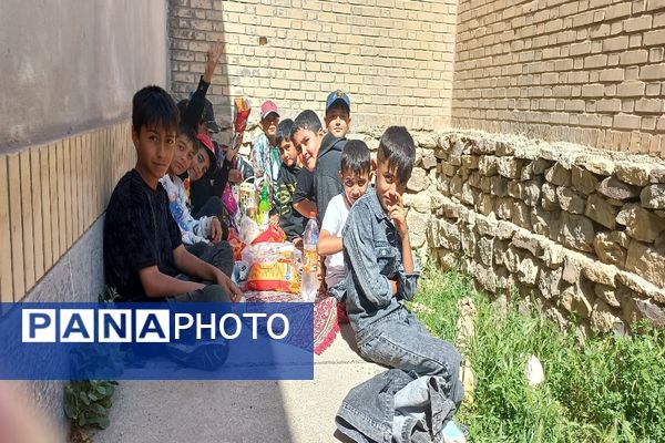 برگزاری اردوی درون مدرسه‌ای در مدرسه شهید معتمدی گزکوه