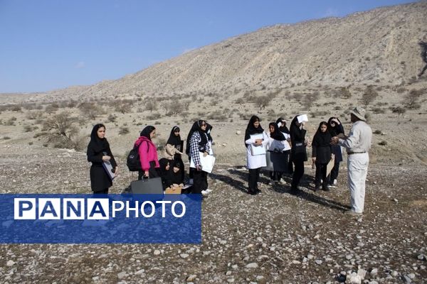 کارگاه آموزشی طراحی و نقاشی هنرستان فاطمه زهرا (س) در شهرستان گچساران