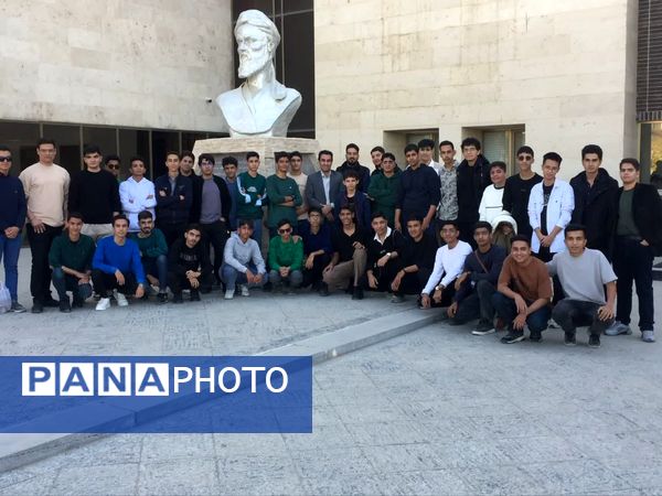 بازدید دانش آموزان دبیرستان نمونه آیت‌الله خامنه‌ای از دانشکده پزشکی دانشگاه فردوسی مشهد