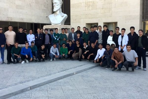 بازدید دانش آموزان دبیرستان نمونه آیت‌الله خامنه‌ای از دانشکده پزشکی دانشگاه فردوسی مشهد