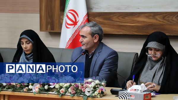 رویداد الگوسازی از زنان موفق و فعال در گفتمان الگوی سوم زن مسلمان