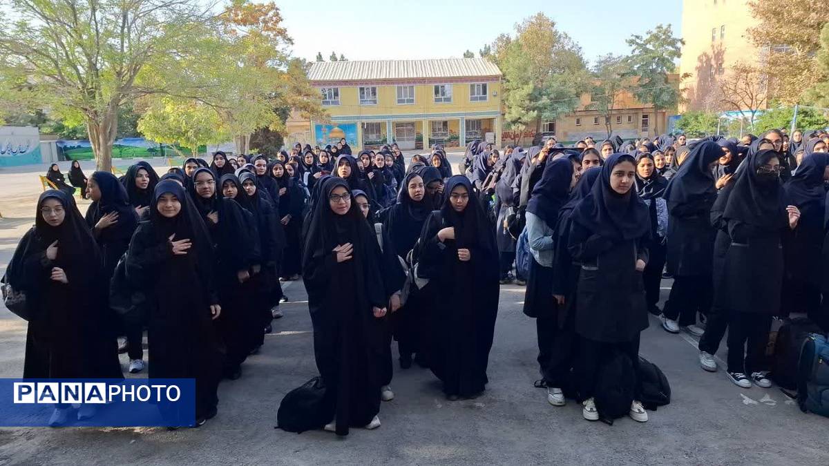 زنگ مهر در دبیرستان شاهد تقوا پیشگان ناحیه ۴ مشهد نواخته شد
