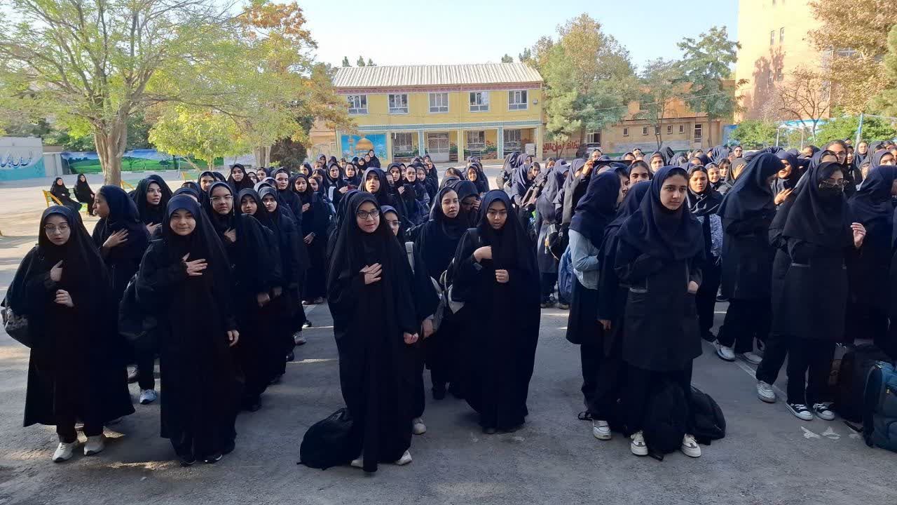 زنگ مهر در دبیرستان شاهد تقوا پیشگان ناحیه ۴ مشهد نواخته شد