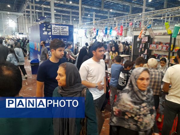 نمایشگاه بین‌المللی لوازم‌التحریر مشهد با استقبال دانش‌آموزان