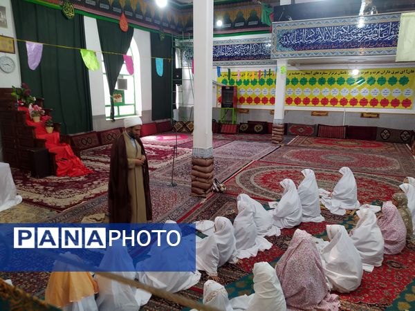 شرکت دانش‌آموزان دبستان حضرت فاطمه(س) در مراسم سالگرد شهدای خدمت