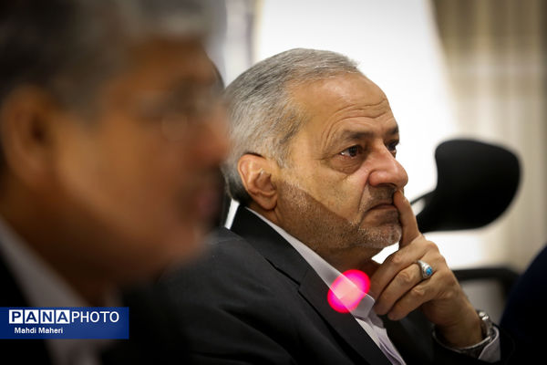 نشست صمیمی وزیر آموزش و پرورش با معلمان نمونه کشوری