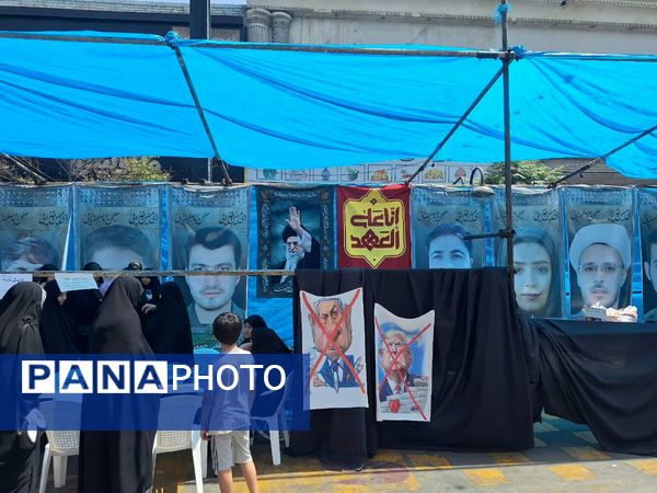 قدم‌هایی تا بهشت؛ جاماندگان اربعین در مشهد رهسپار حرم مطهر رضوی شدند