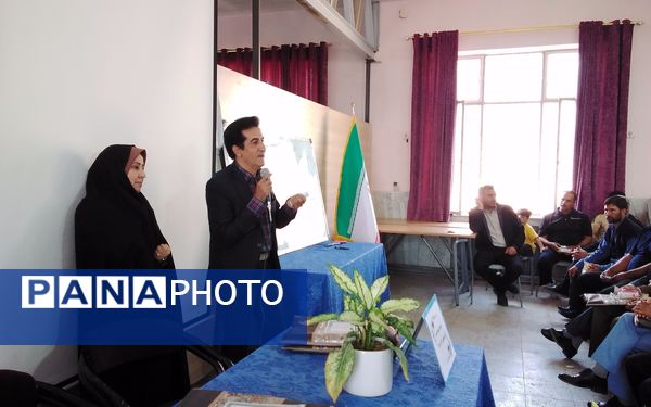 انتخابات انجمن اولیاء و مربیان در دبیرستان نمونه اندیشه شهرستان کاشمر