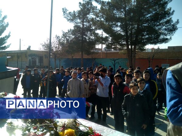 مراسم وداع با شهید گمنام در دبیرستان آیت الله خامنه‌ای شهرستان خلیل‌آباد 
