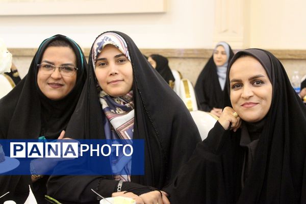 برگزاری مراسم گرامیداشت مقام معلم در بهارستان‌دو