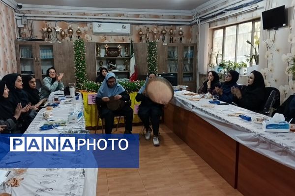 حضور مادر شهید امیرحسین گشانی و قدردانی از معلمان