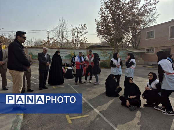 مانور سراسری زلزله در دبیرستان اعطایی ناحیه ۳ مشهد