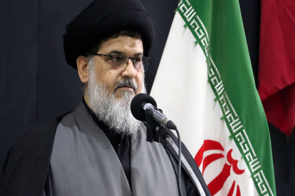 دشمن با بدحجابی آرامش خانواده و با کتاب نخواندن فکر جامعه را هدف گرفته است