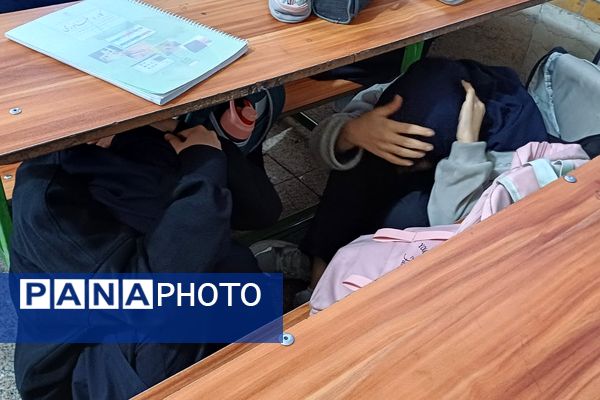 دانش‌آموزان دبیرستان زینبیه۲ شهریار آماده مقابله با زلزله