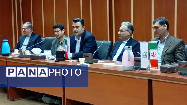 جلسه «هم مراقبتی، والدین آگاه، دختران همراه»