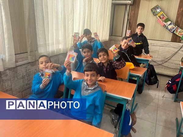 جشن روز دانش‌آموز در دبستان شهید رسول نم‌نبات ناحیه ۴ اصفهان 