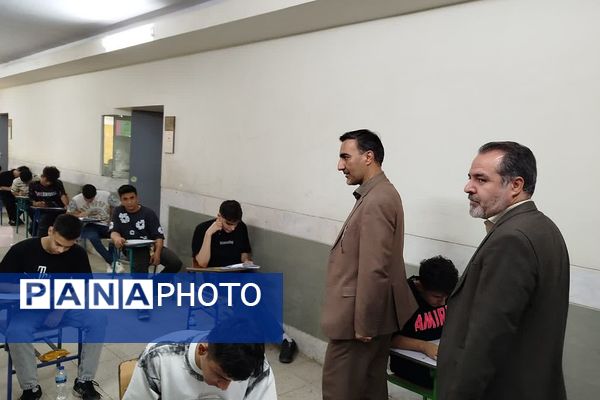 بازدید از حوزه امتحانات ورودی مدارس دخترانه و پسرانه نمونه دولتی در شهرری