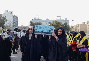 وداع با پیکر شهید گمنام در دبیرستان صفورا ناحیه ۷ مشهد