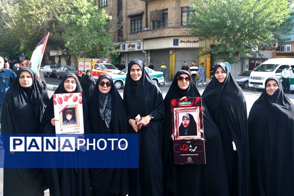 حضور پرشور فرهنگیان منطقه ۱۴ در مراسم تشییع پیکرهای شهدای جنگ ۱۲ روزه