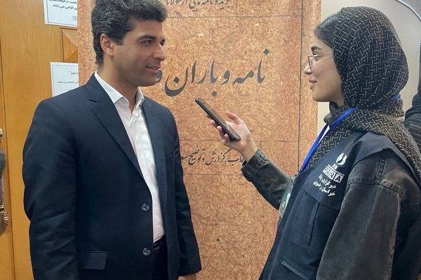 کتاب «نامه و باران و نور»؛ نگاهی تازه به نامه‌های مولانا است