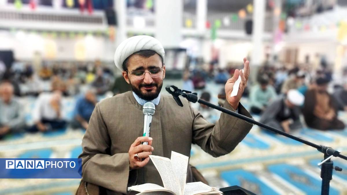 زمزمه دعای عرفه در پارسیان