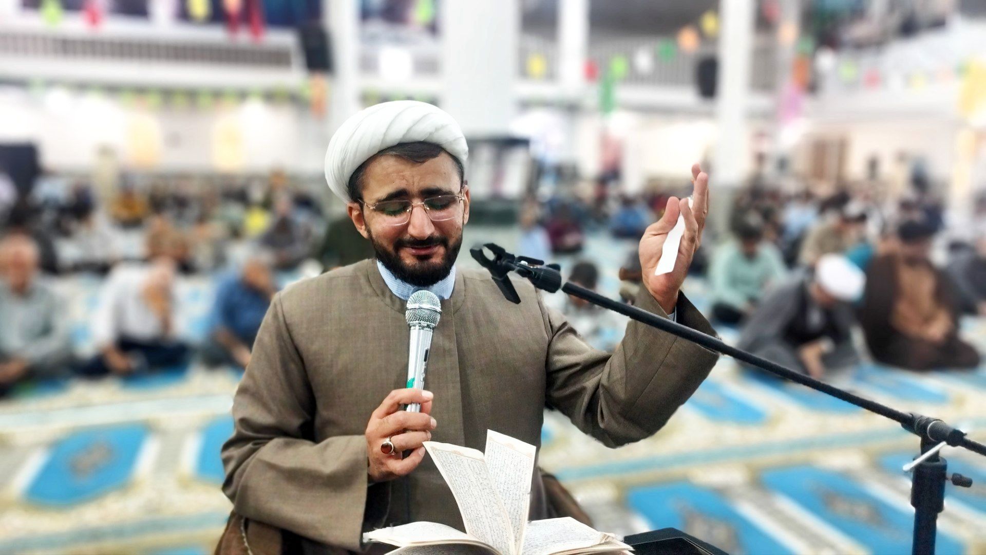 زمزمه دعای عرفه در پارسیان