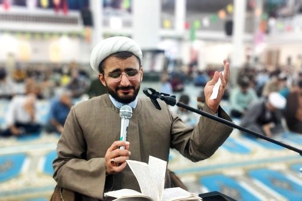 زمزمه دعای عرفه در پارسیان