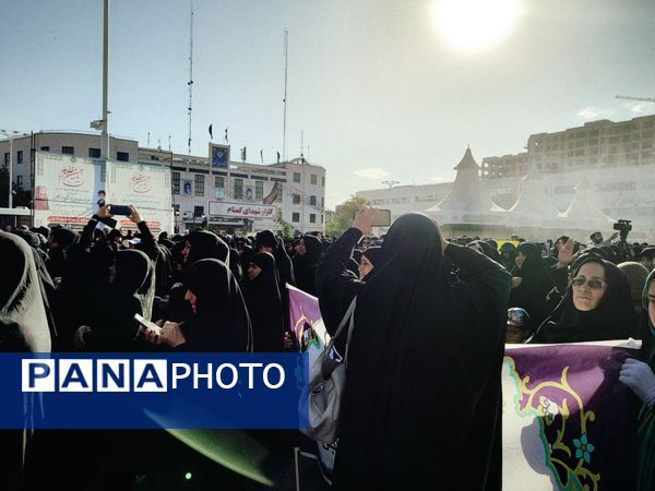 راهپیمایی خانوادگی گرامیداشت روز عفاف و حجاب در میدان شهدا مشهد 