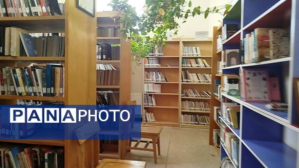 بازدید دانش‌آموزان دبستان ثنایی نوخندان از کتابخانه میرنیا 