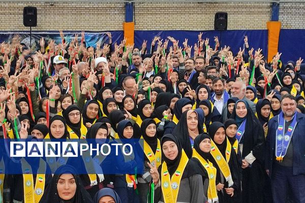 همایش بزرگ هزار نفری یاوران انقلاب و پیشتازان مقاومت در شهر جدید پرند