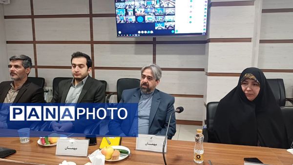 دانش‌آموزان در مسیر ساخت ایران