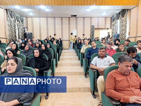 برگزاری جلسه انجمن اولیاء و مربیان دبیرستان نمونه دولتی پژوهش در آشخانه