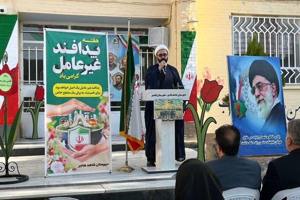 بزرگداشت هفته پدافند غیر عامل در دبیرستان شاهد هاجر