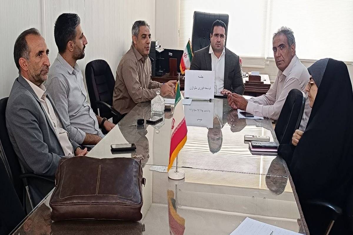 برگزاری جلسه توازن رشتهای با تأکید بر توسعه رشتههای فنی در نورآباد لرستان
