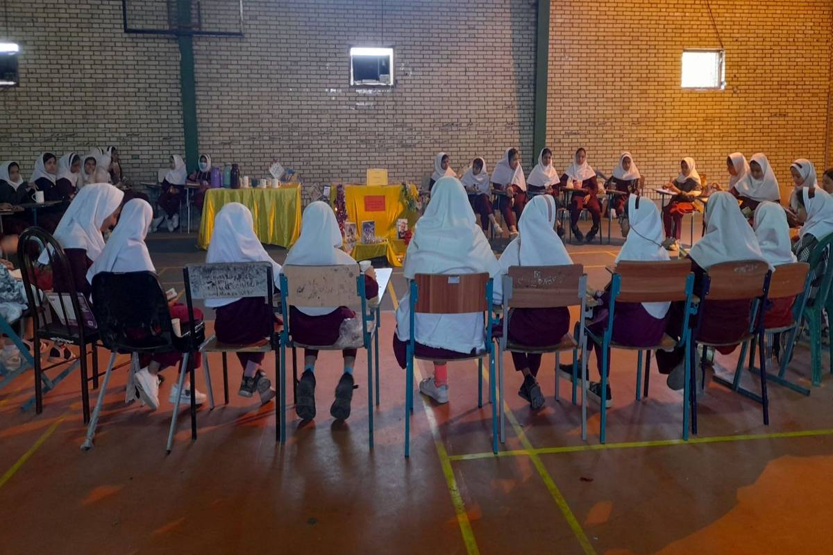 عطر نسکافه در کنار ورق‌های کتاب؛ در کافه کتاب دبستان استقلال