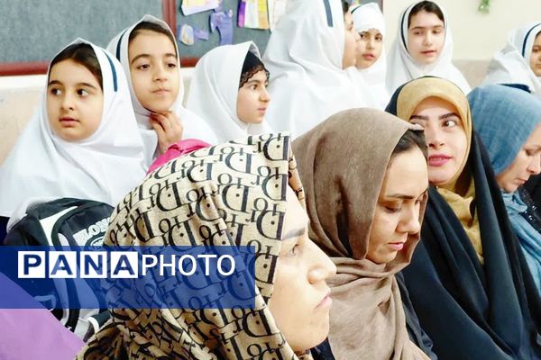 جشن ولادت بانوی دو عالم در دبستان وحیدکیهانی 