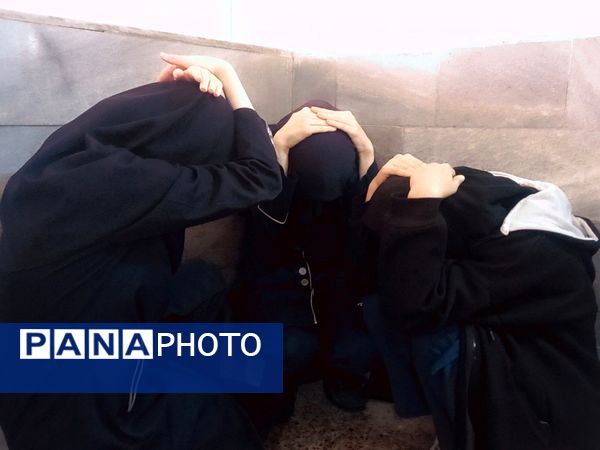  مانور زلزله و ایمنی در مدرسه دخترانه انیس خوش قدم 