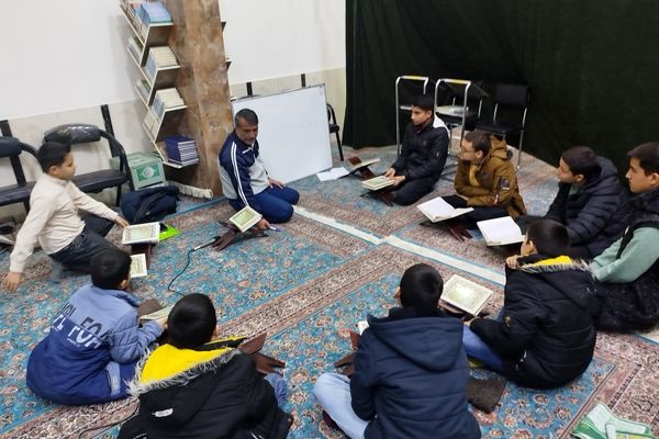 جلسه هفتگی آموزش قرآن در شهرستان خلیل آباد 