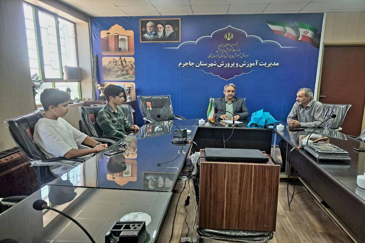 تجلیل مدیر آموزش و پرورش جاجرم از دانشآموز خبرنگاران پانا