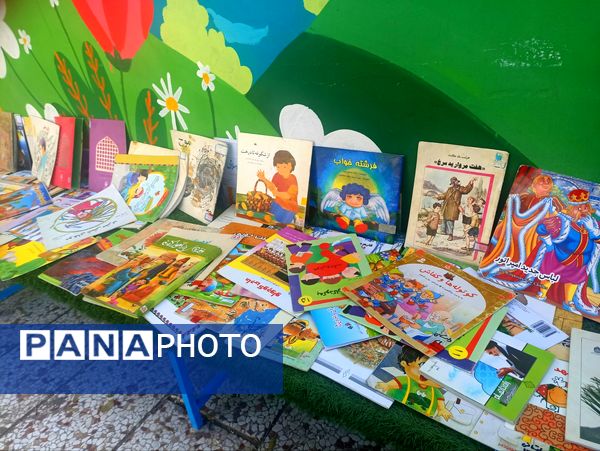 نمایشگاه کتاب به مناسبت هفته کتاب و کتابخوانی در دبستان کبری سرشته