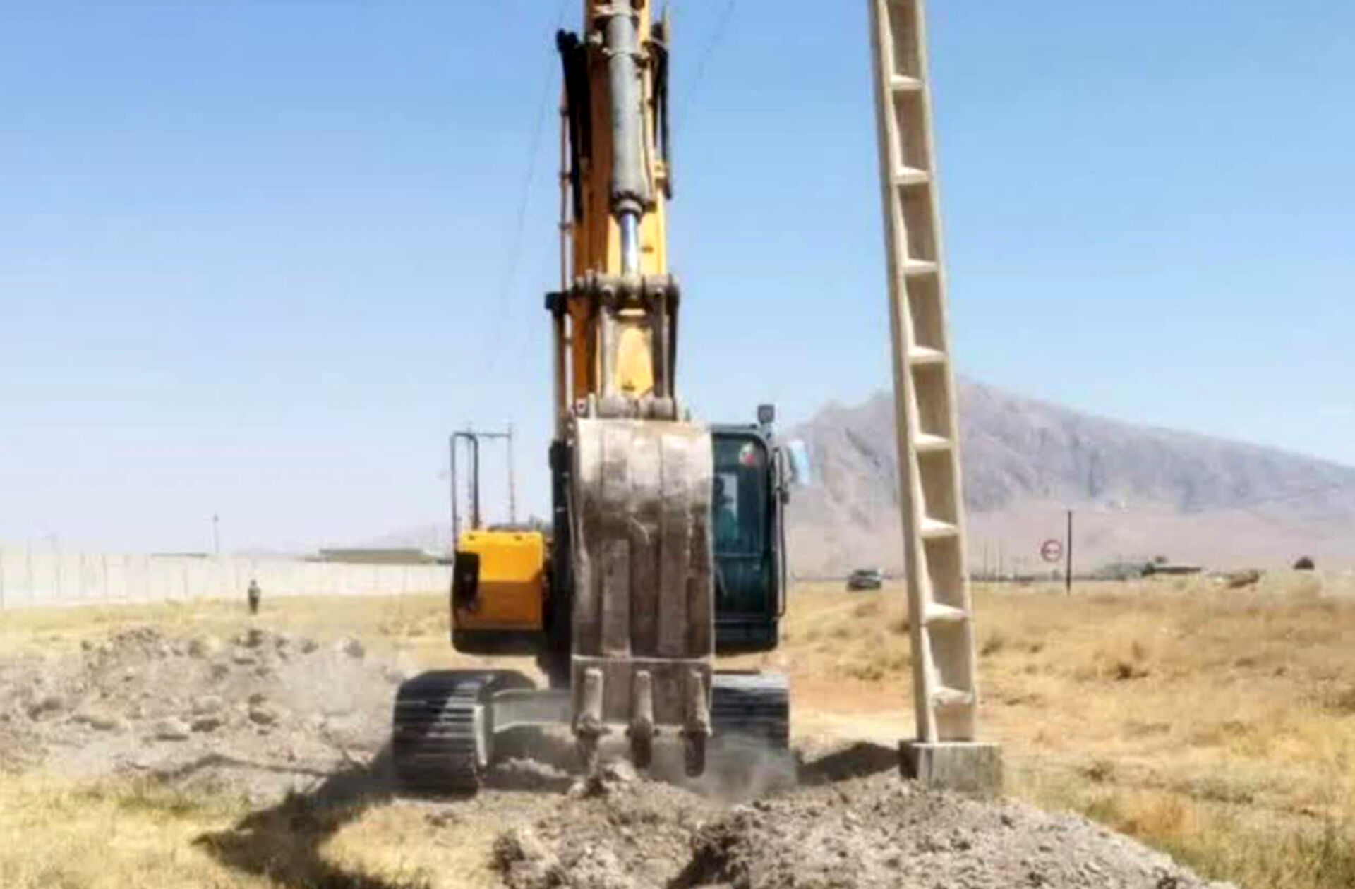 چنگال عدالت بر متجاوزان حریم راه در بروجن 