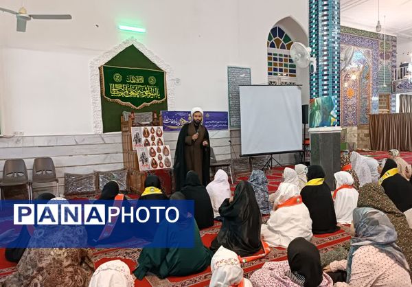 لحظاتی شاد از اعتکاف دانش‌آموزی با حضور نویسندگان و فرهیختگان یزد 